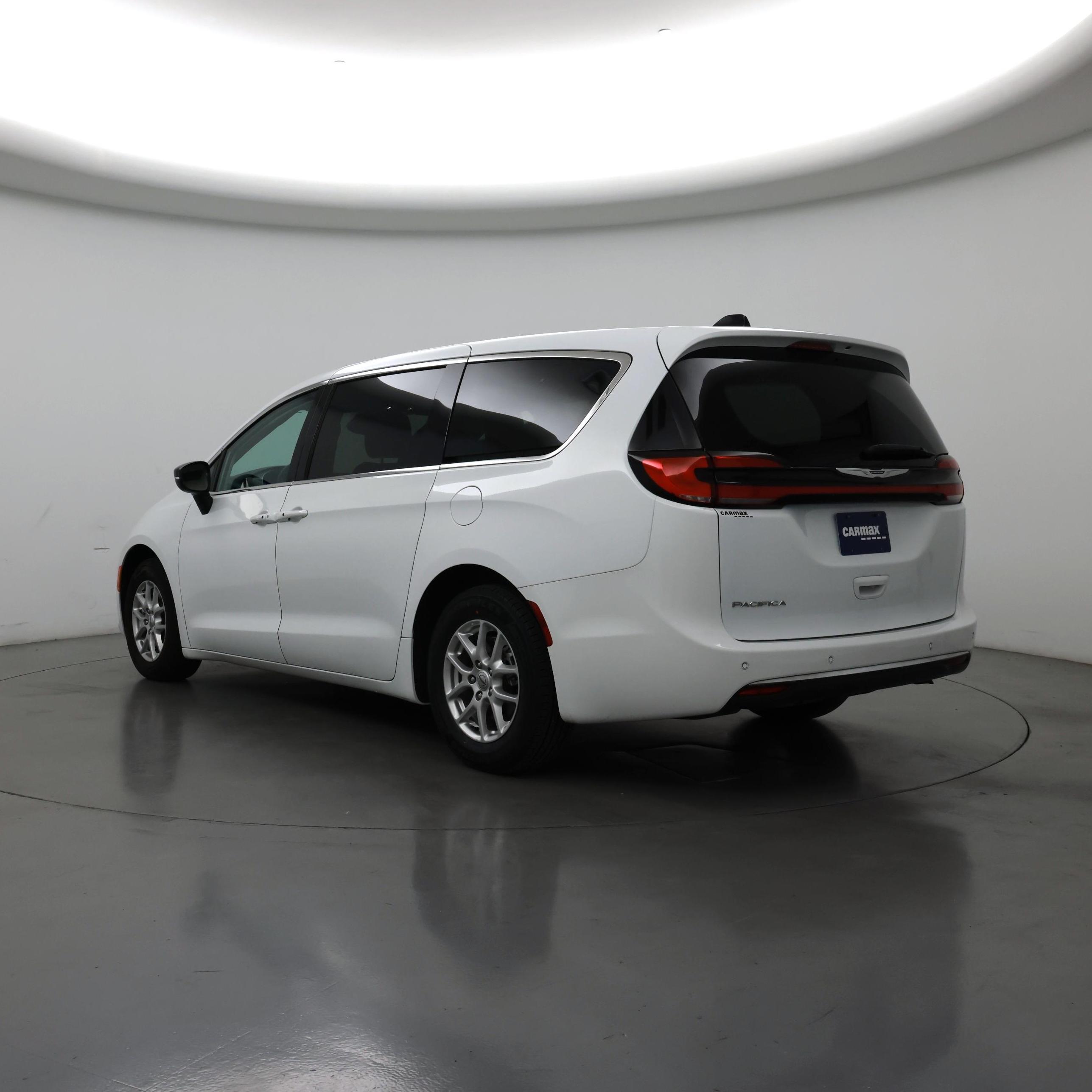 Thumbnail: 2023 Chrysler Pacifica - 2
