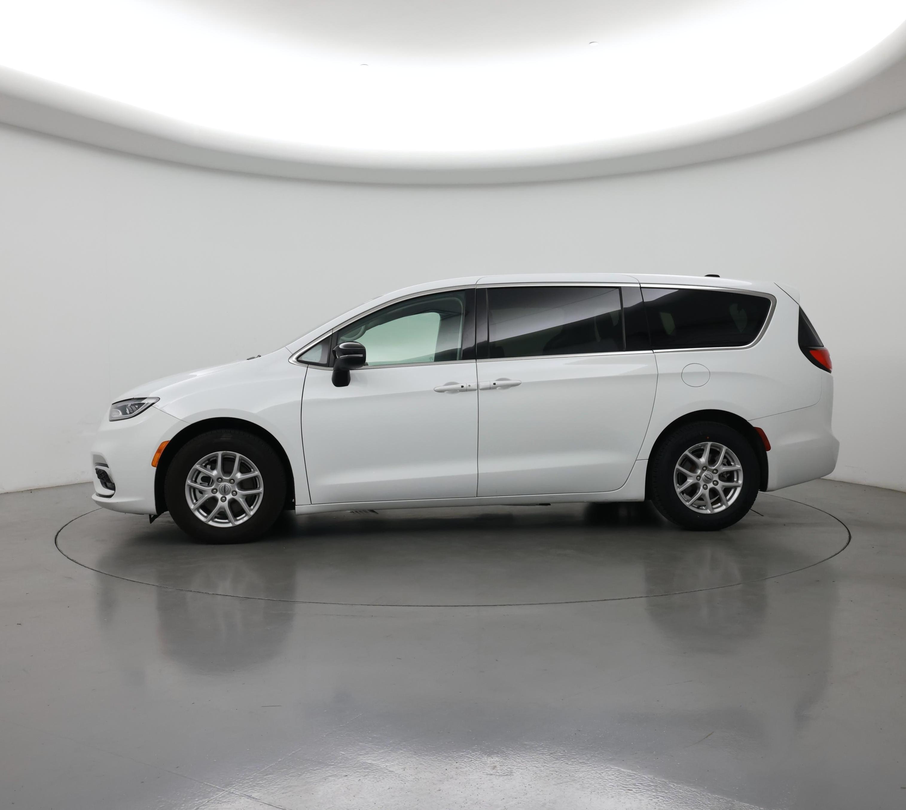 Thumbnail: 2023 Chrysler Pacifica - 3
