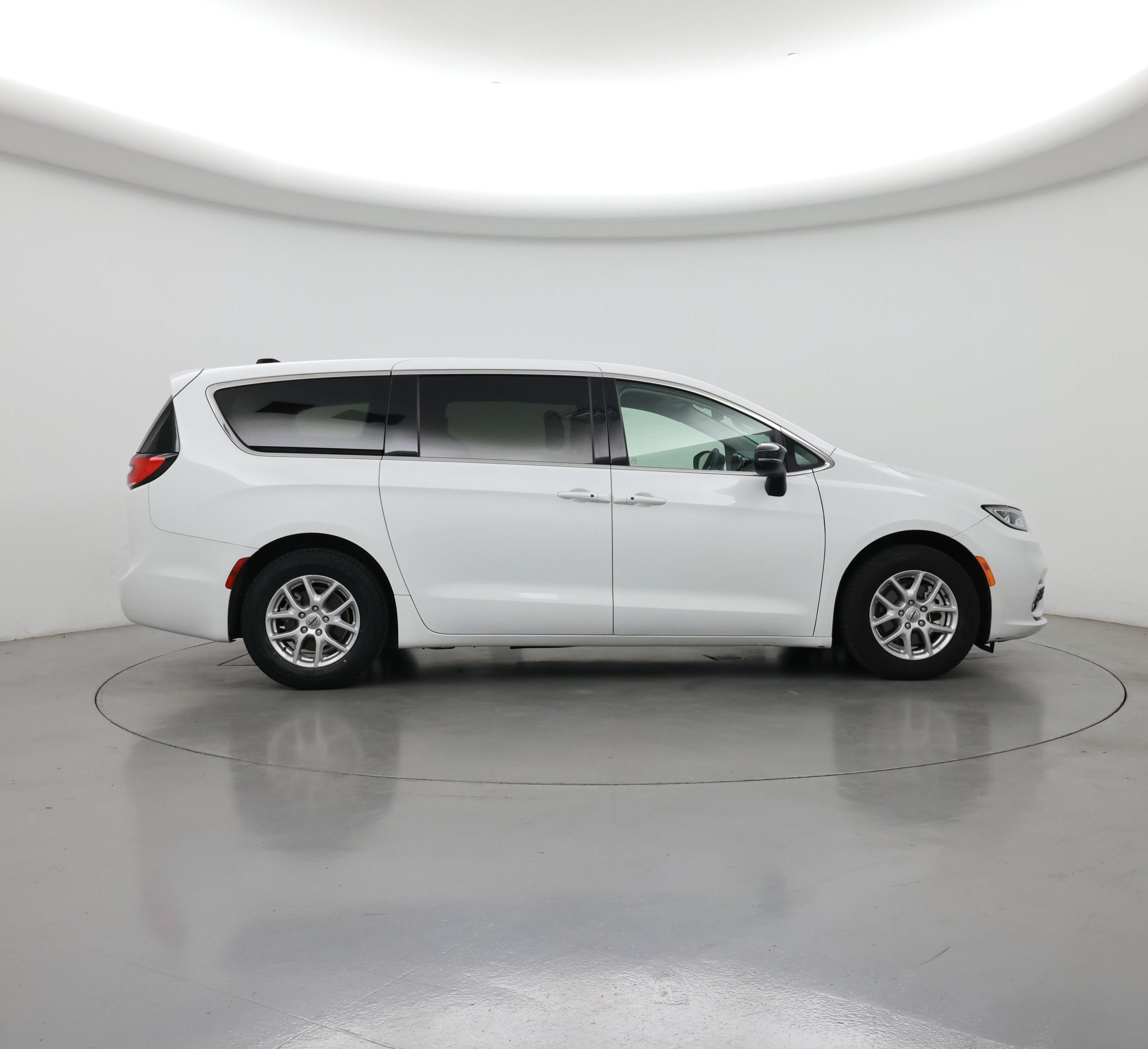 Thumbnail: 2023 Chrysler Pacifica - 7