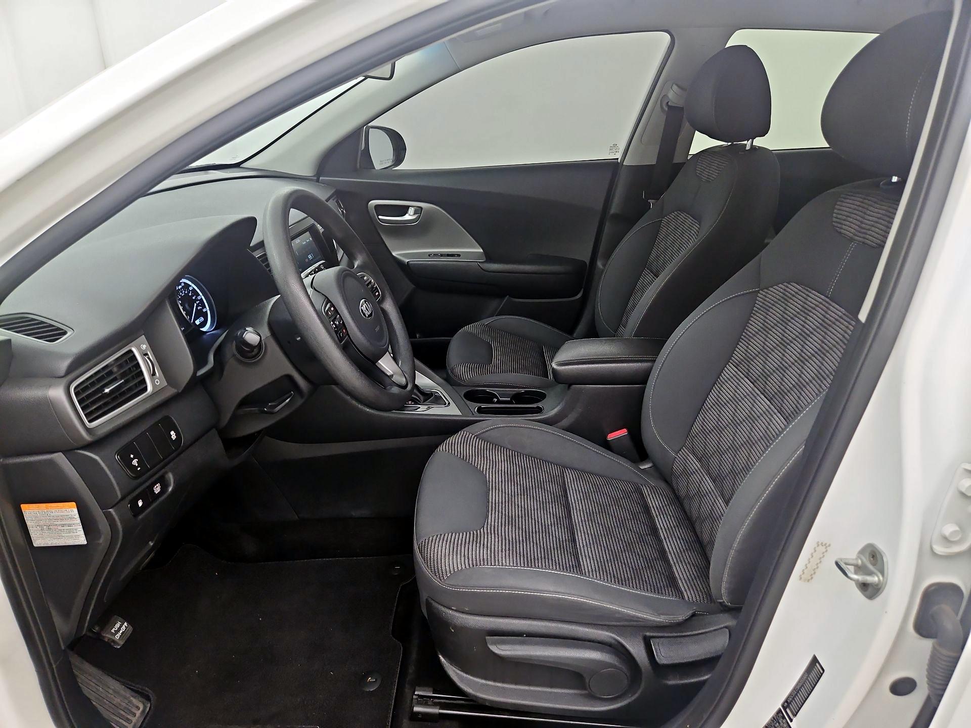 Thumbnail: 2017 Kia Niro - 9
