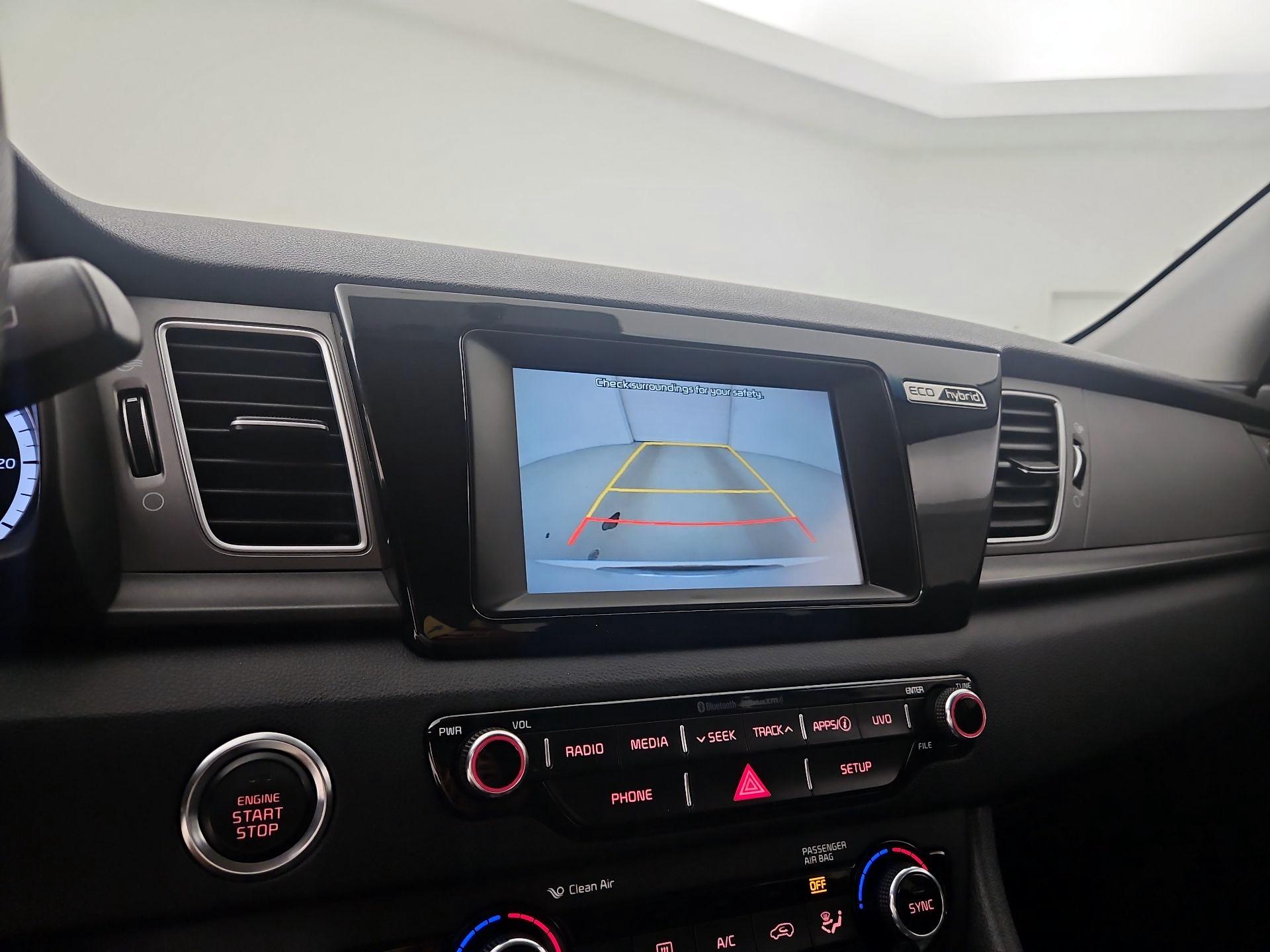 Thumbnail: 2017 Kia Niro - 12