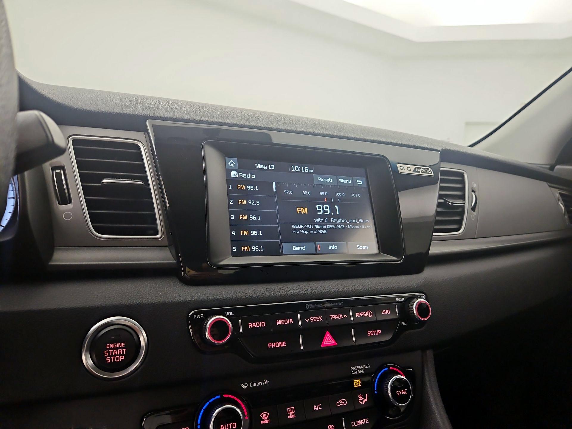 Thumbnail: 2017 Kia Niro - 13