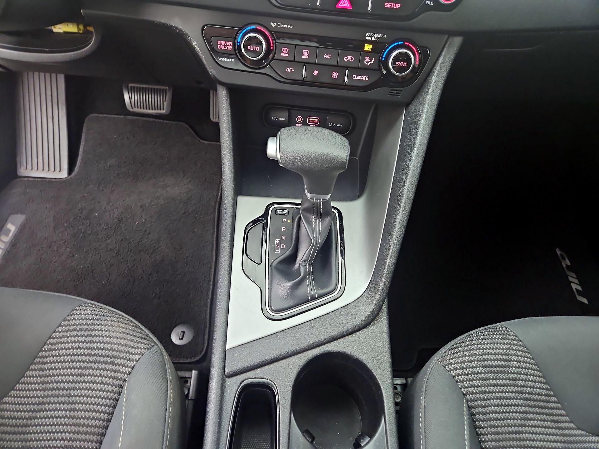 Thumbnail: 2017 Kia Niro - 15