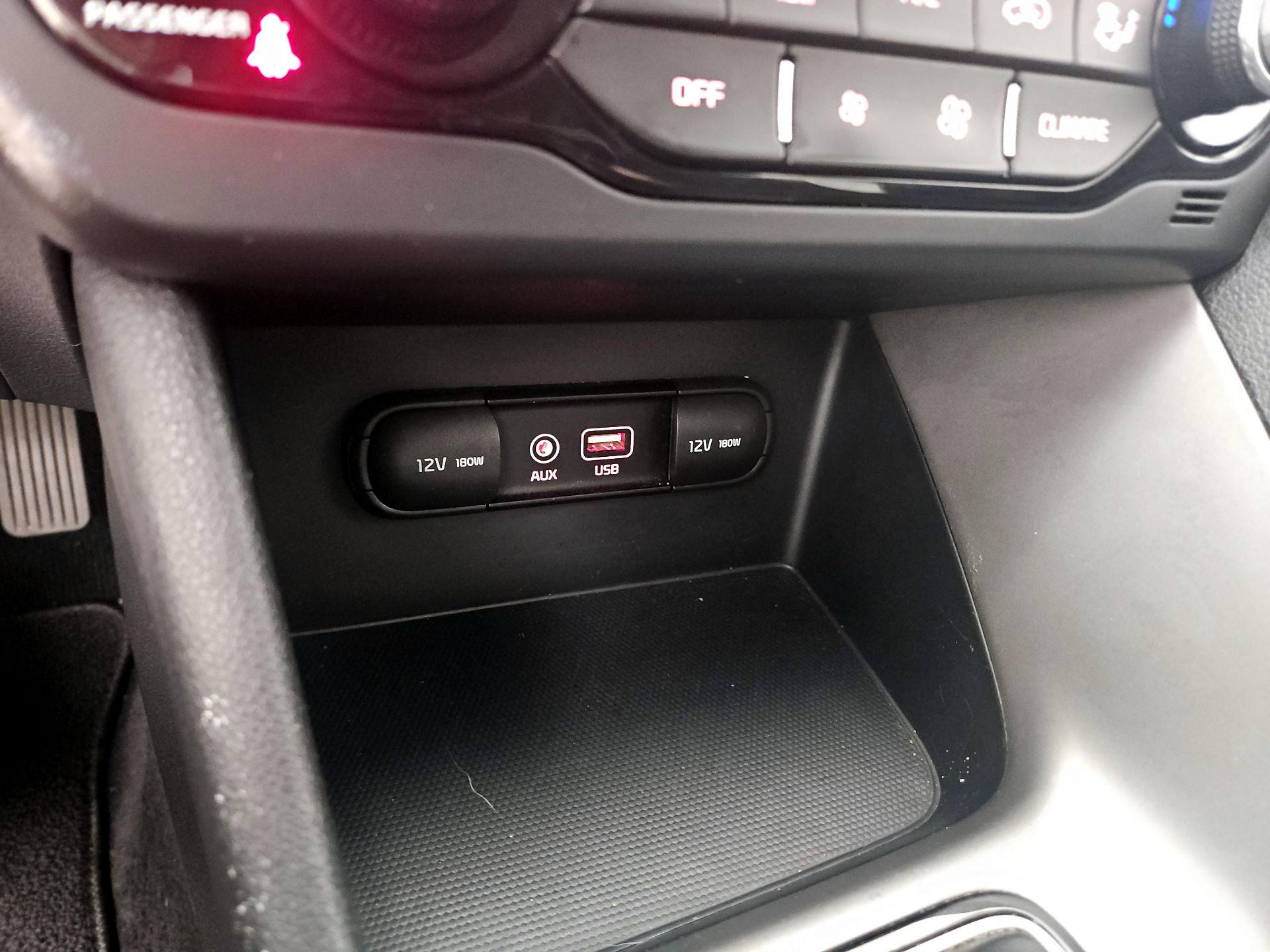 Thumbnail: 2017 Kia Niro - 16