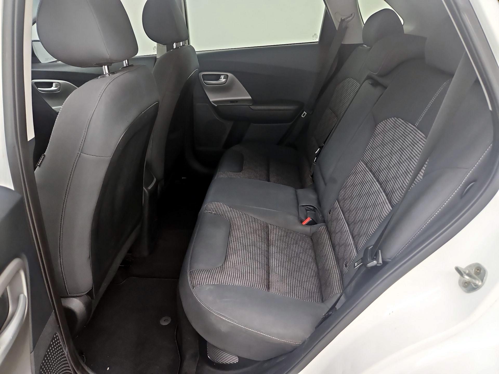 Thumbnail: 2017 Kia Niro - 17