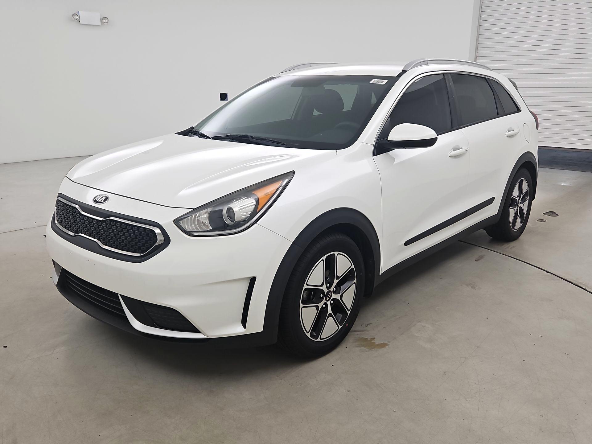 Thumbnail: 2017 Kia Niro - 3