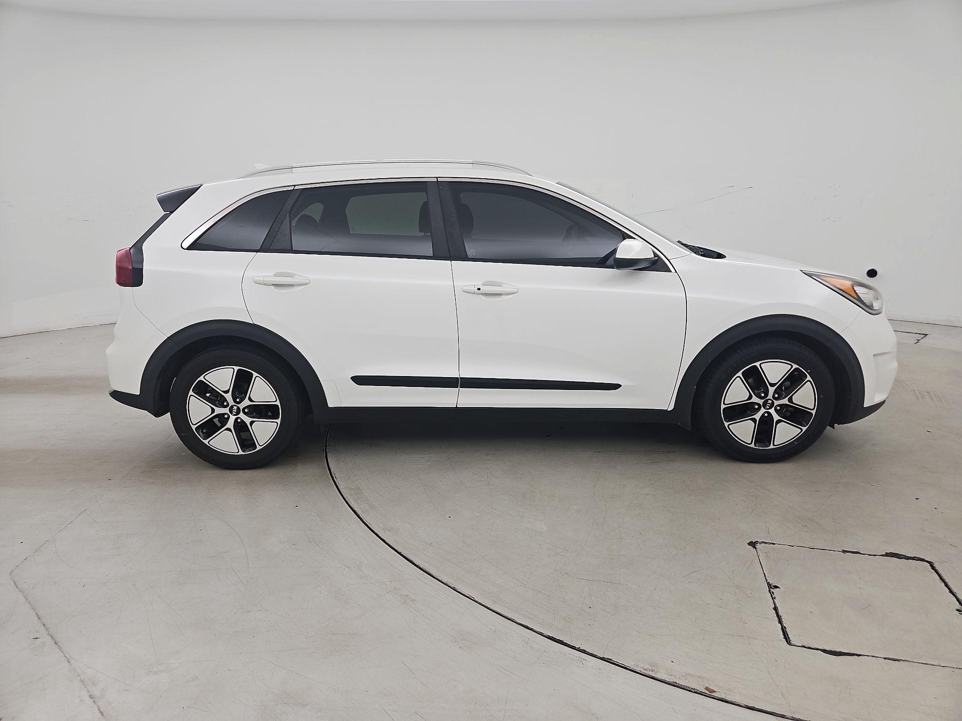 Thumbnail: 2017 Kia Niro - 4