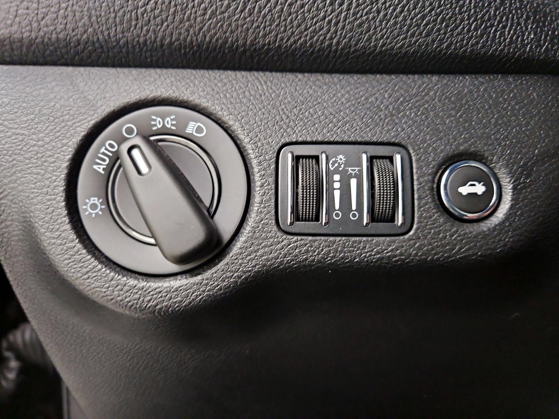 Thumbnail: 2016 Dodge Challenger - 13
