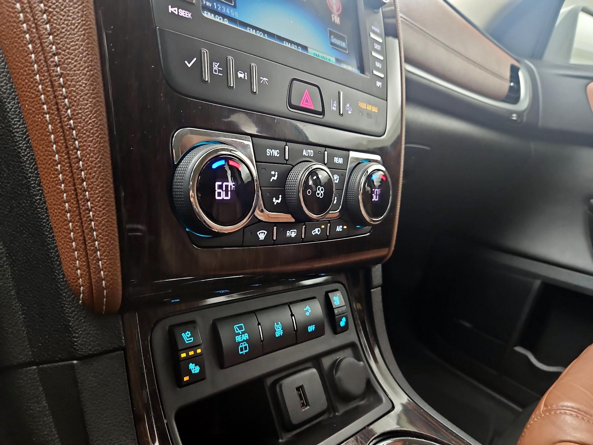 Thumbnail: 2017 Chevrolet Traverse - 16