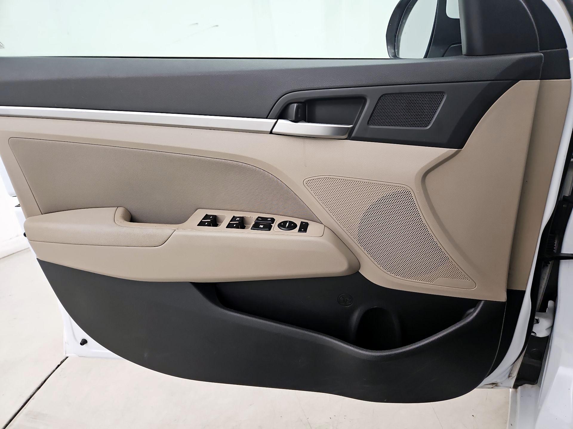 Thumbnail: 2019 Hyundai Elantra - 10