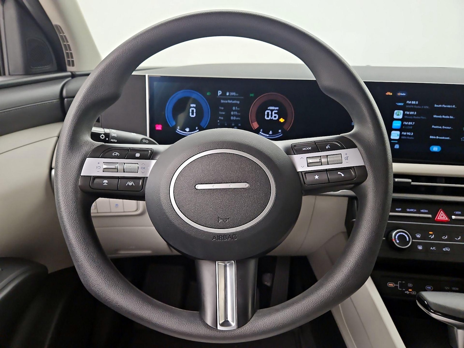 2025 Hyundai Tucson SE - Photo 11