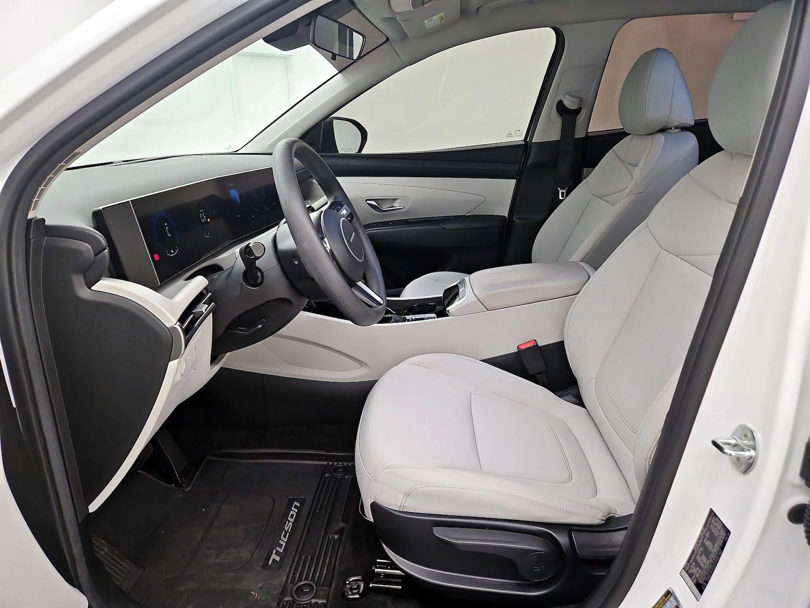 2025 Hyundai Tucson SE - Photo 12