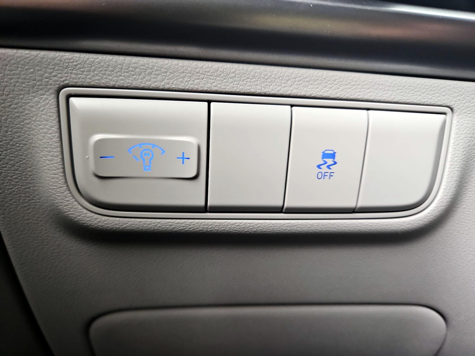 2025 Hyundai Tucson SE - Photo 14