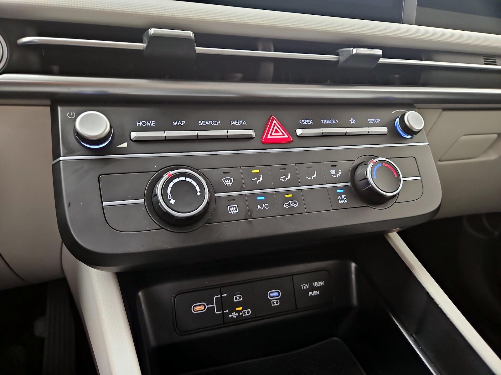 2025 Hyundai Tucson SE - Photo 17