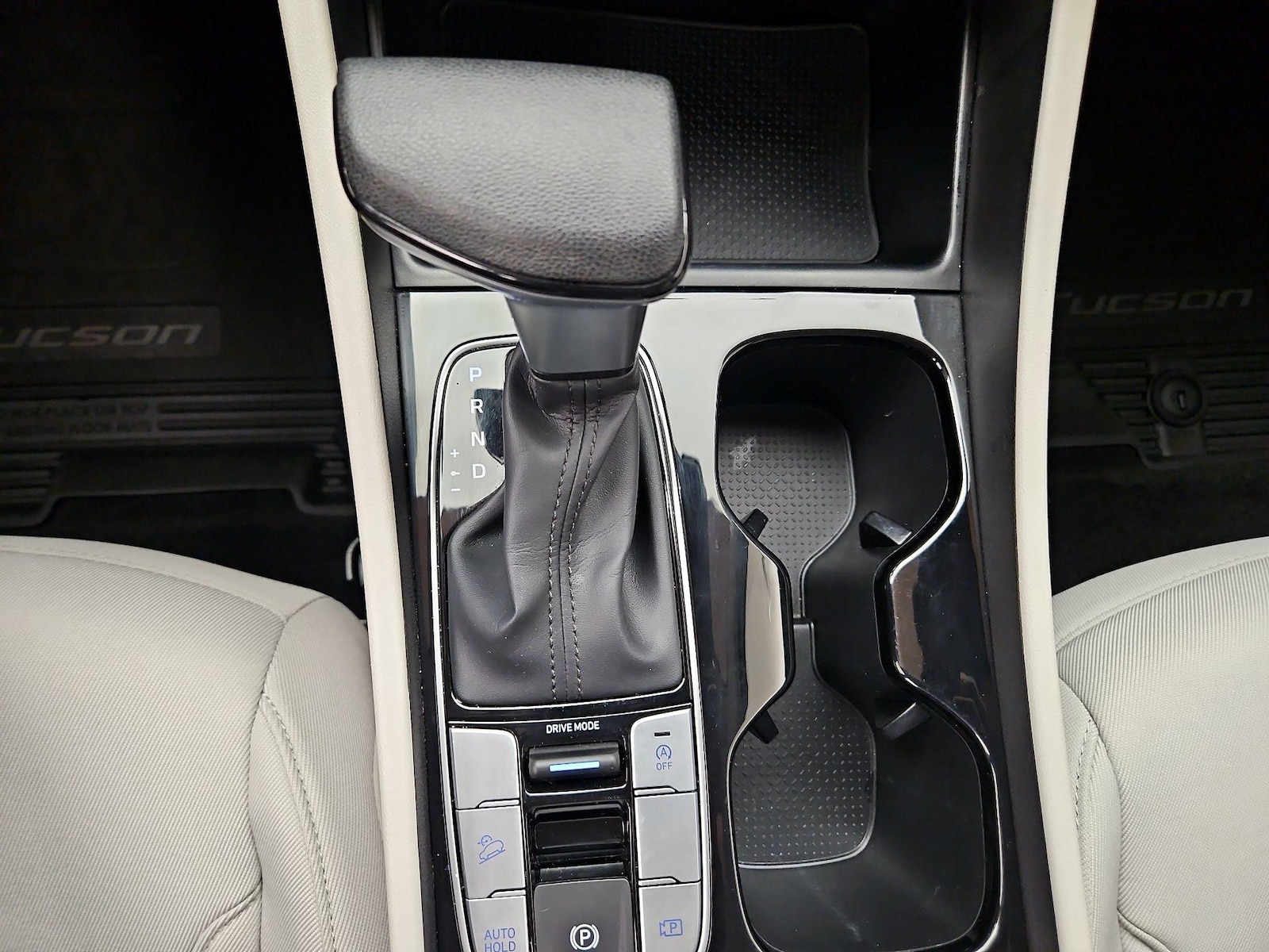 2025 Hyundai Tucson SE - Photo 18