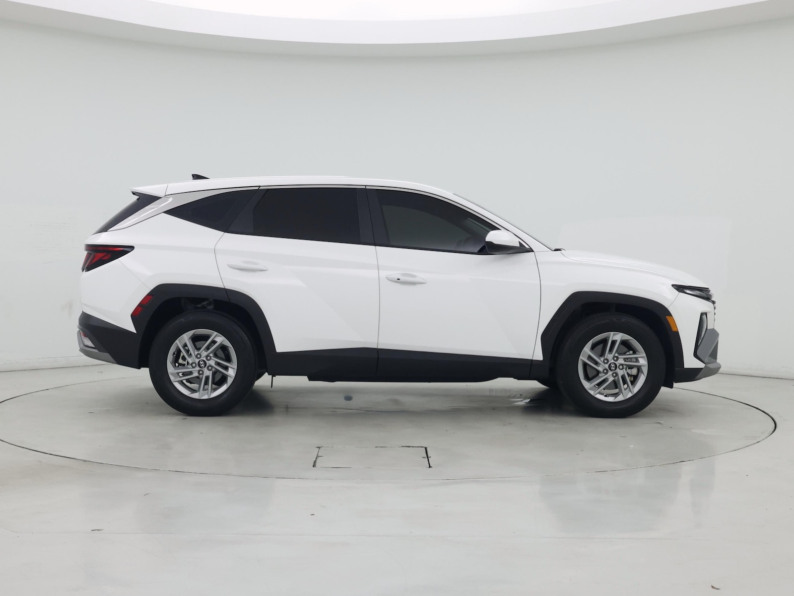 2025 Hyundai Tucson SE - Photo 8