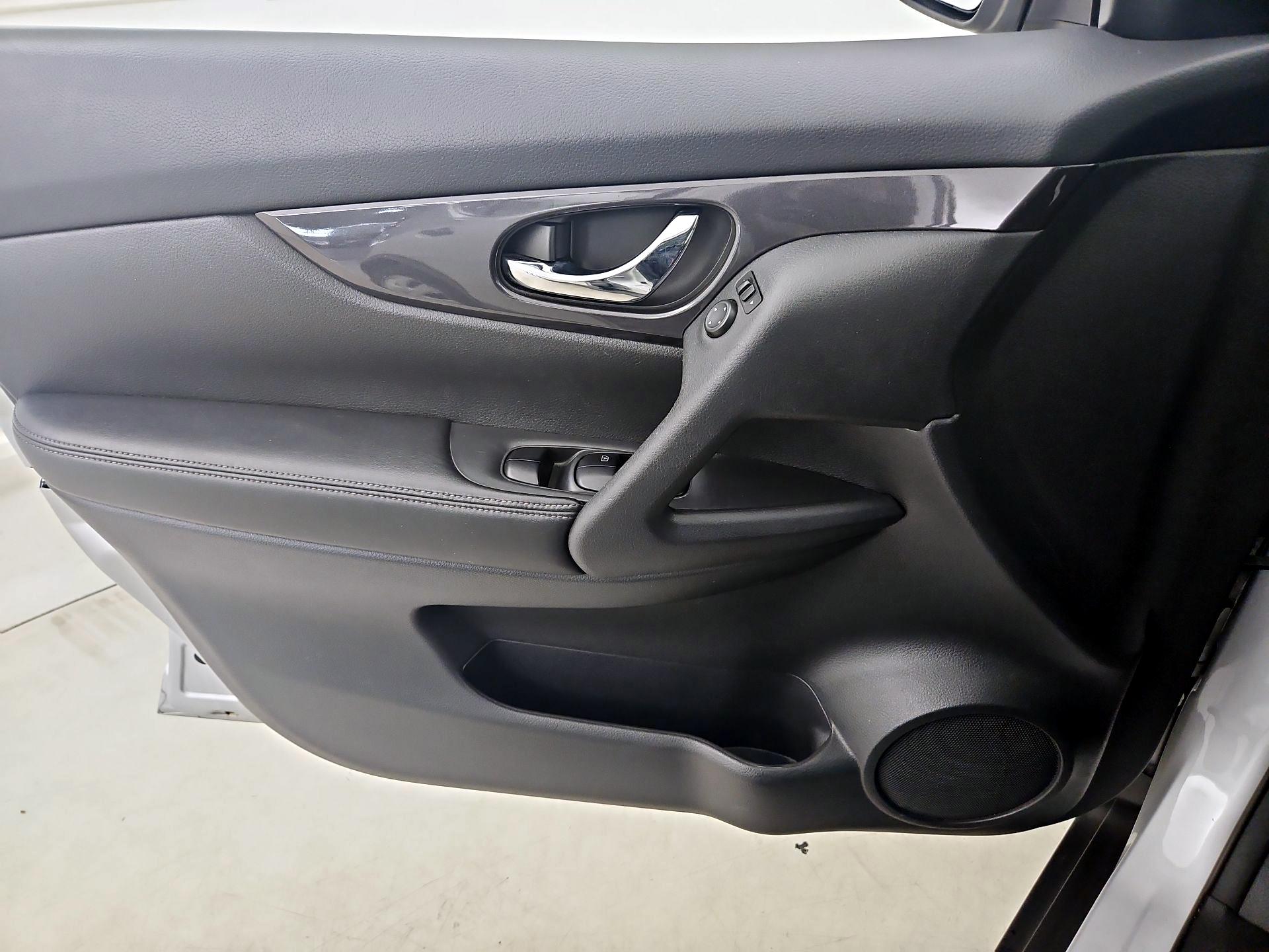 Thumbnail: 2018 Nissan Rogue - 12