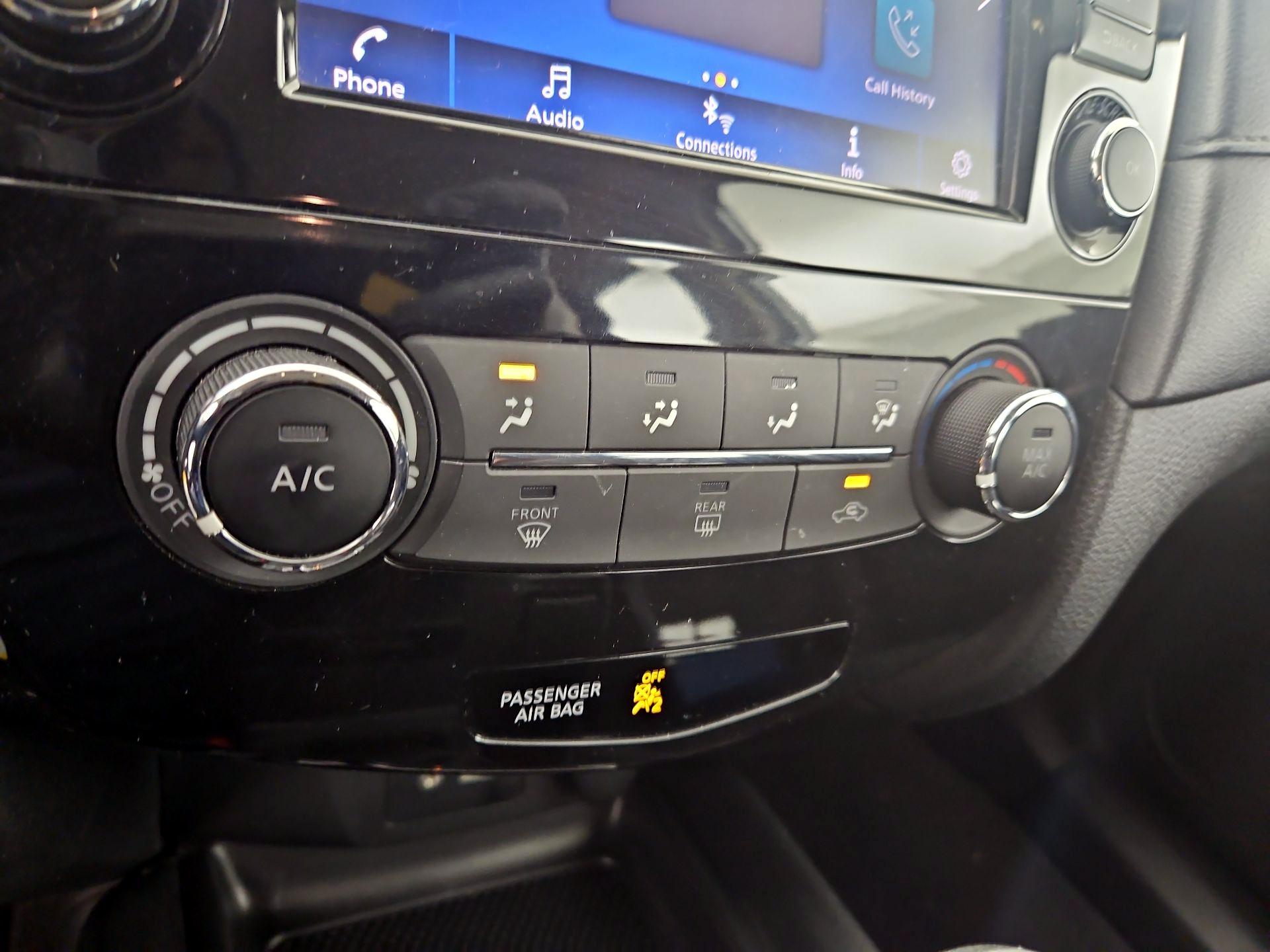Thumbnail: 2018 Nissan Rogue - 16