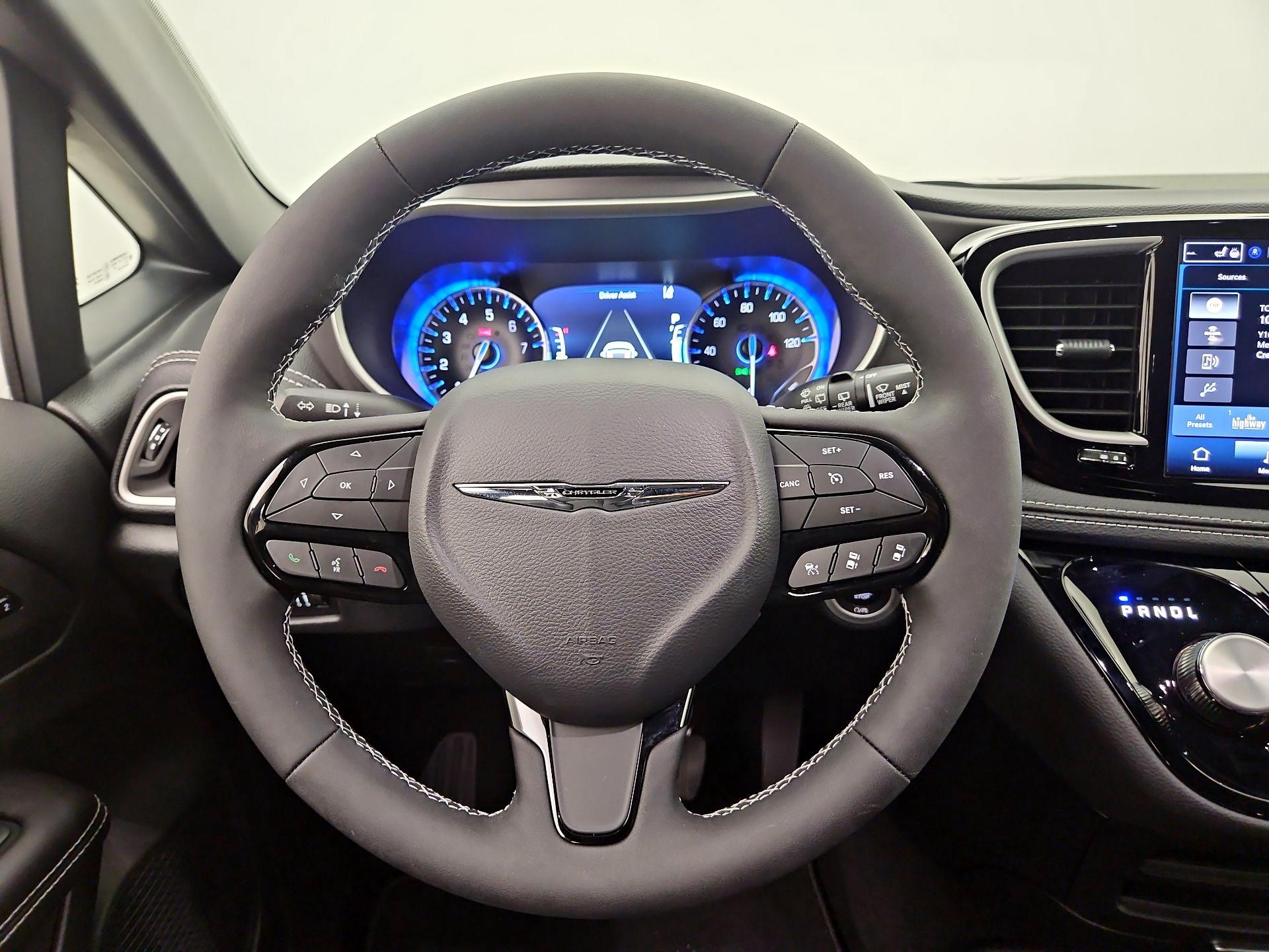 Thumbnail: 2026 Chrysler Pacifica - 10