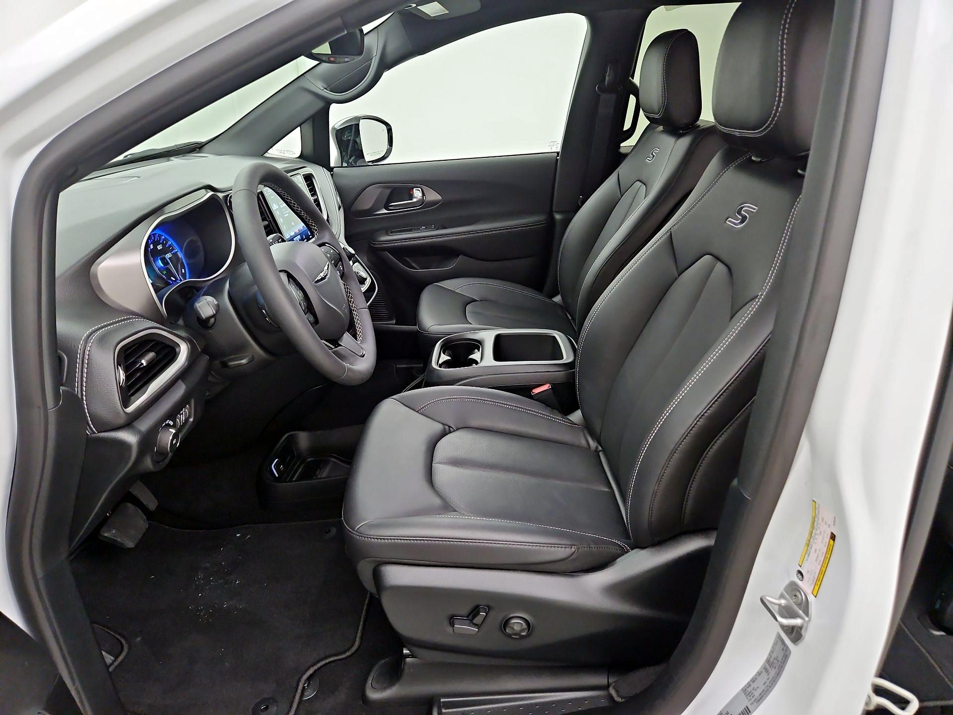 Thumbnail: 2026 Chrysler Pacifica - 11