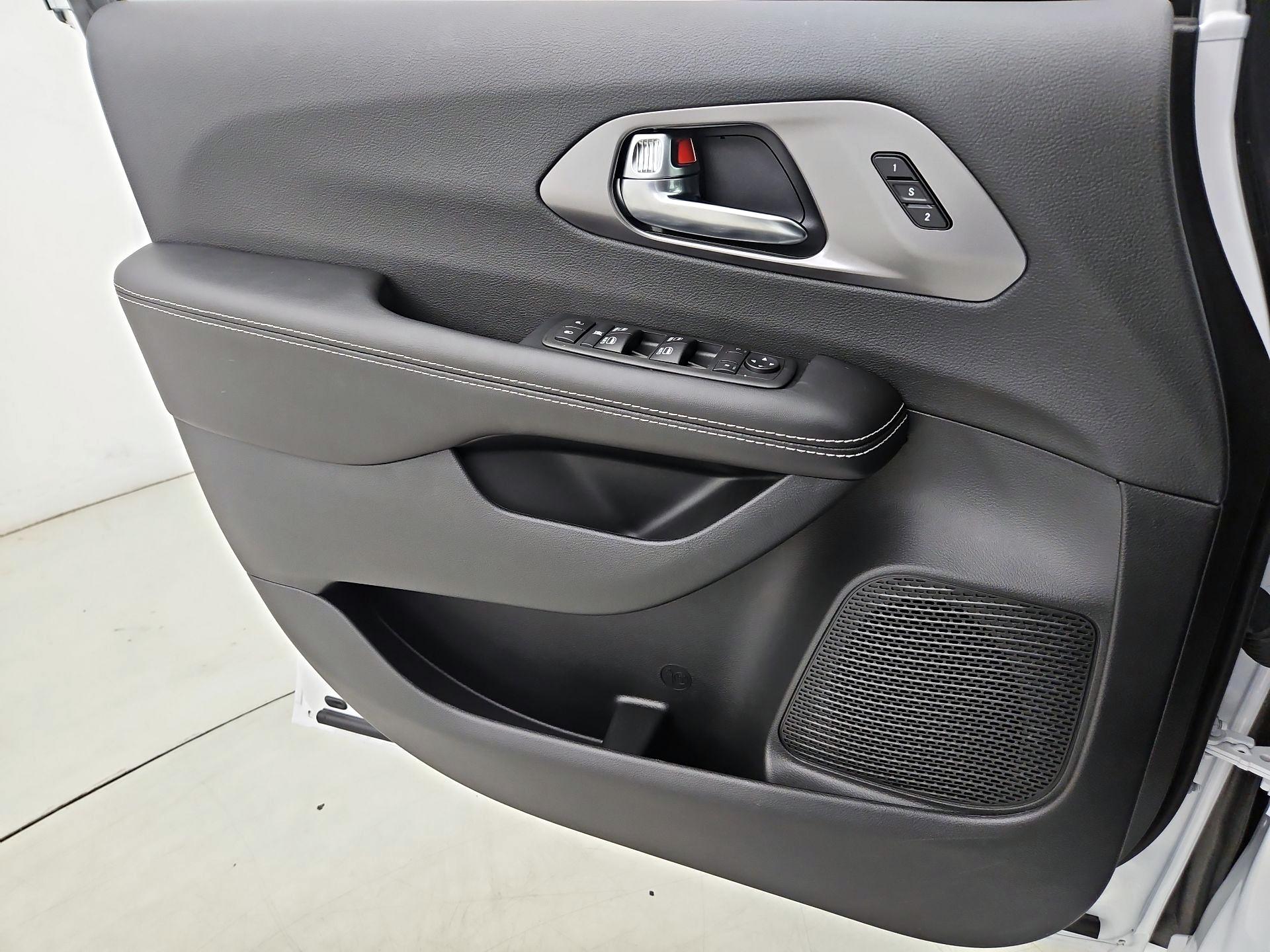 Thumbnail: 2026 Chrysler Pacifica - 12