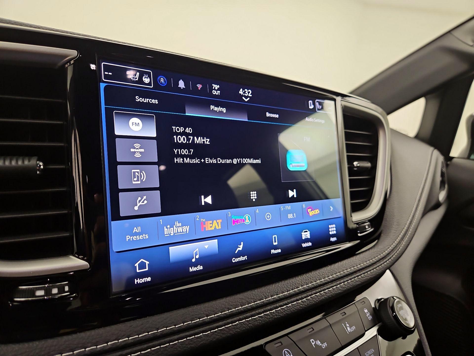 Thumbnail: 2026 Chrysler Pacifica - 15
