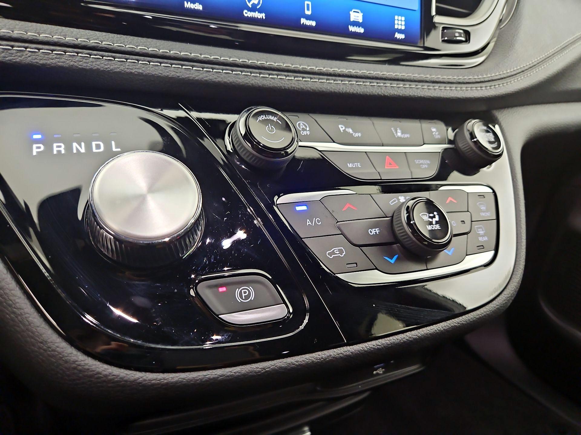 Thumbnail: 2026 Chrysler Pacifica - 16