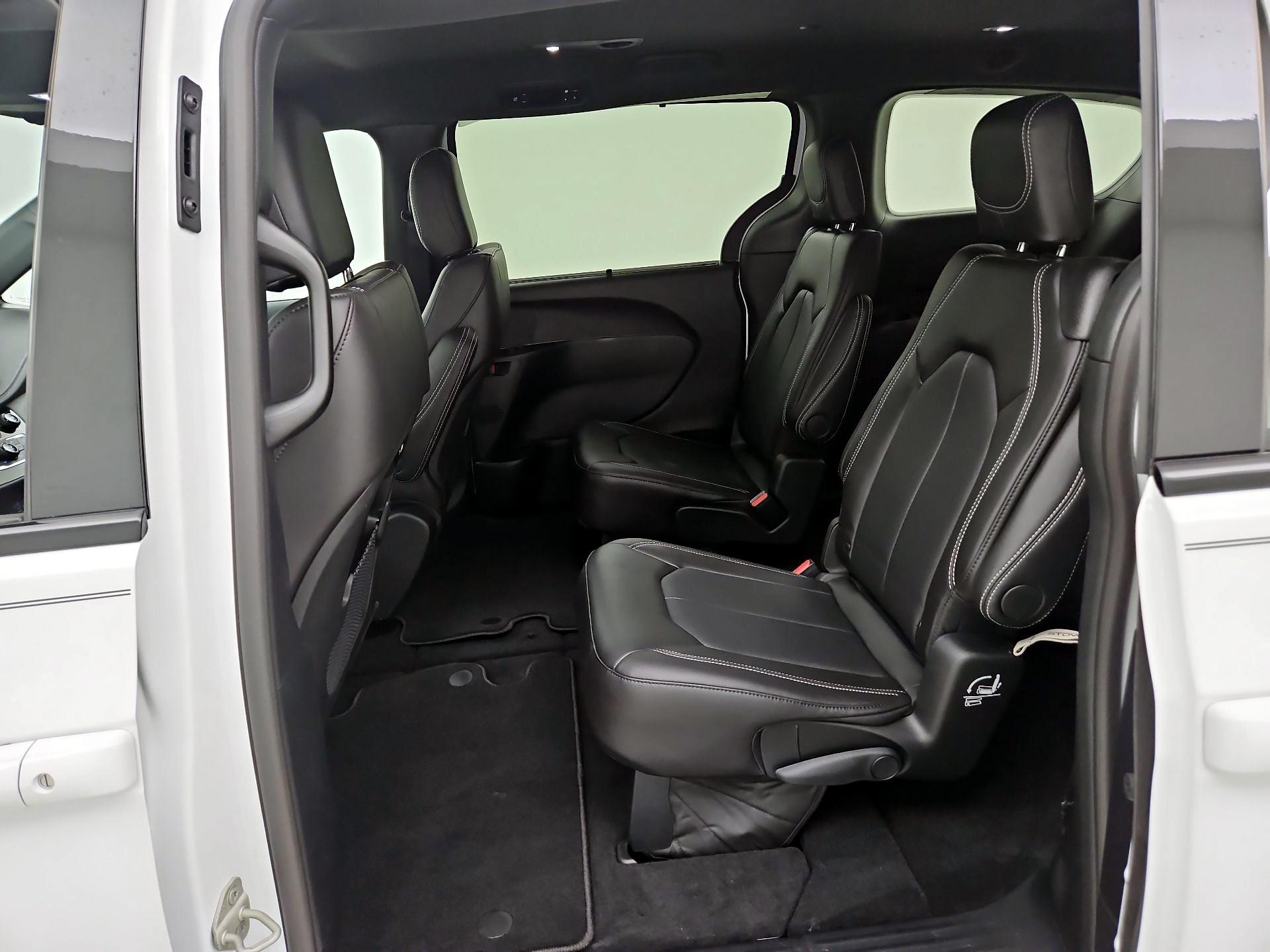 Thumbnail: 2026 Chrysler Pacifica - 19