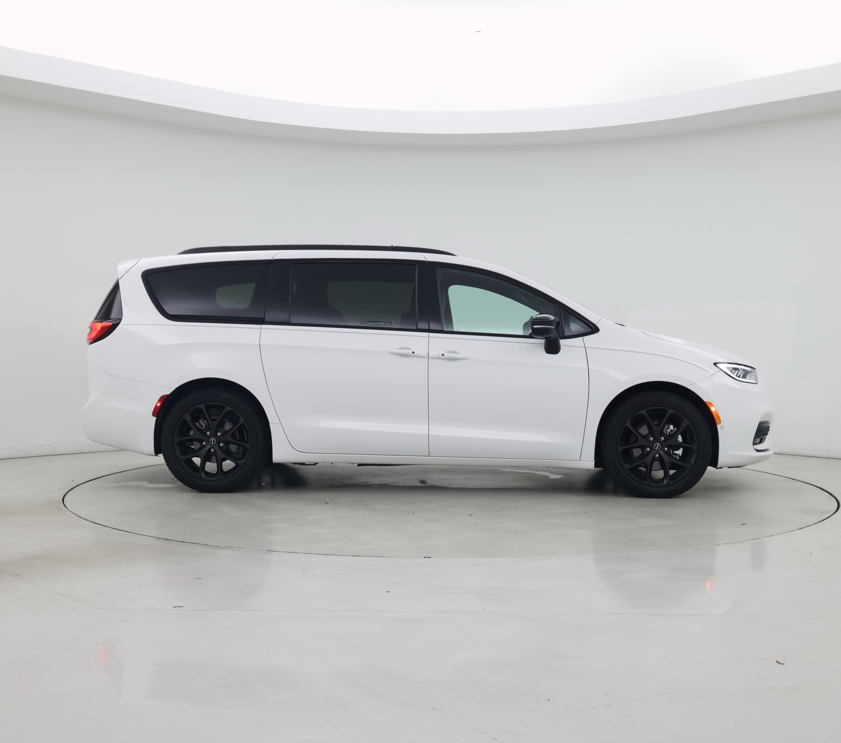 Thumbnail: 2026 Chrysler Pacifica - 7
