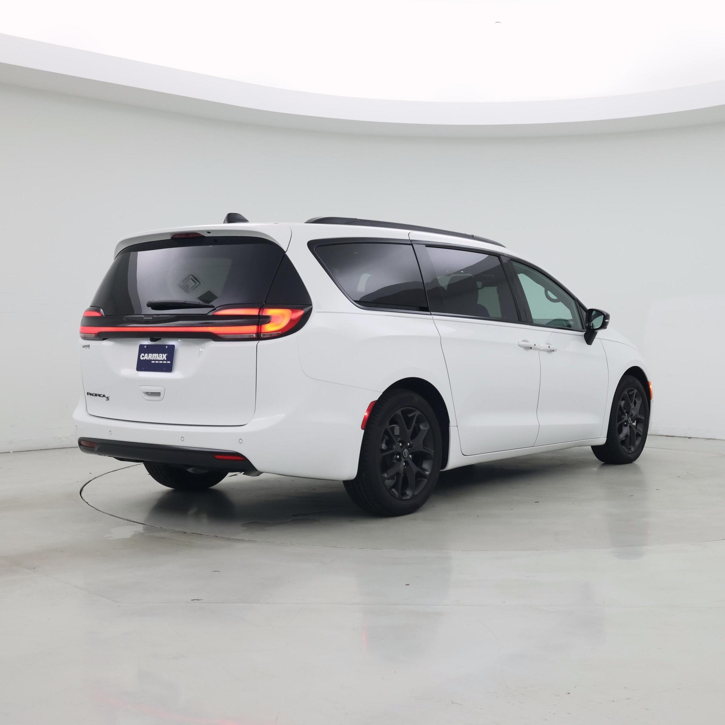 Thumbnail: 2026 Chrysler Pacifica - 8