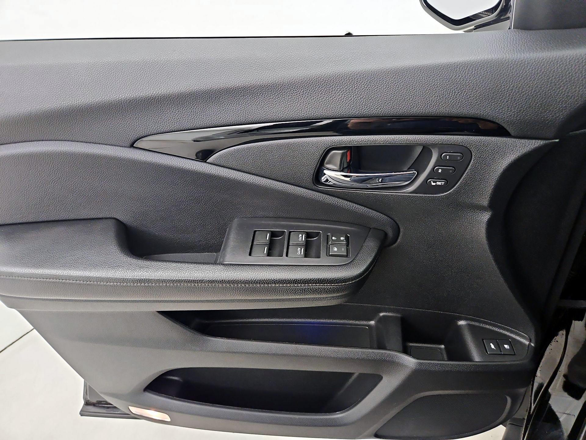 Thumbnail: 2019 Honda Pilot - 12