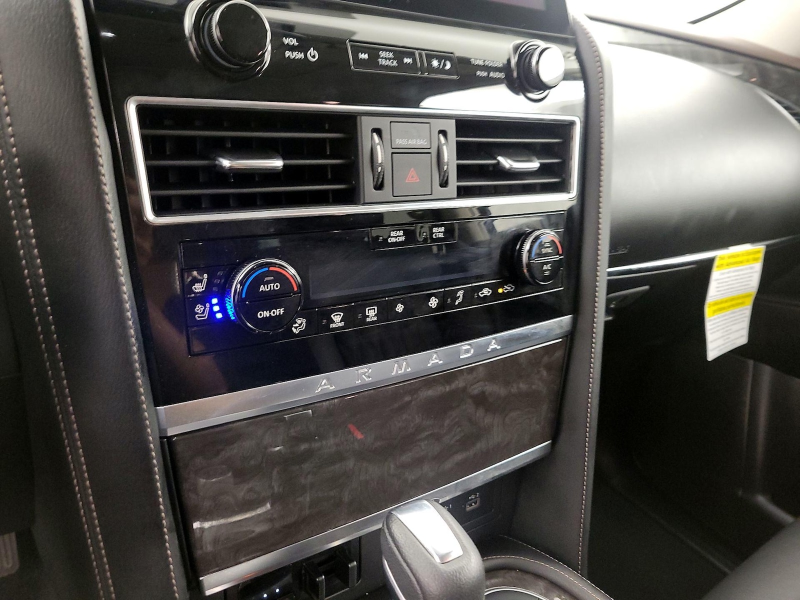 2023 Nissan Armada Platinum - Photo 17