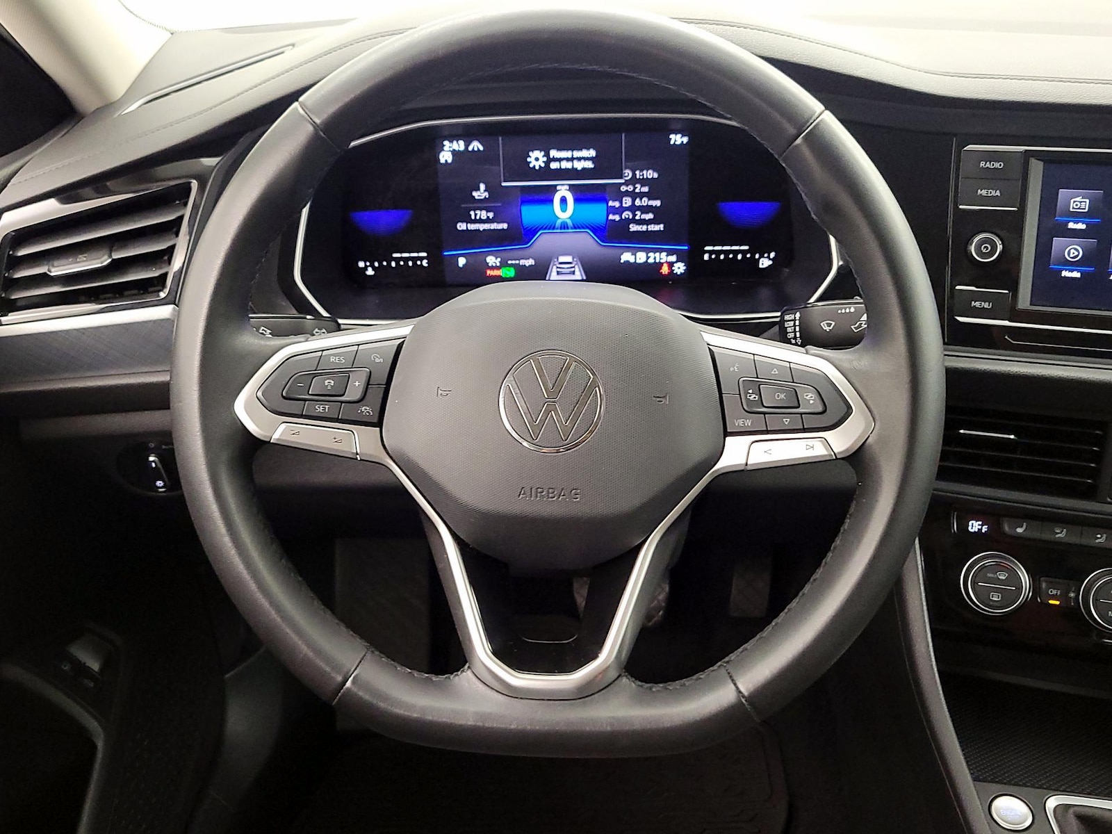 2022 Volkswagen Jetta SE - Photo 11