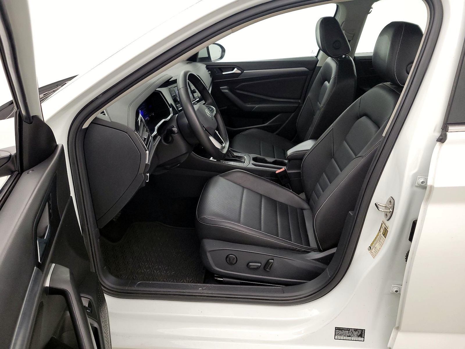2022 Volkswagen Jetta SE - Photo 12