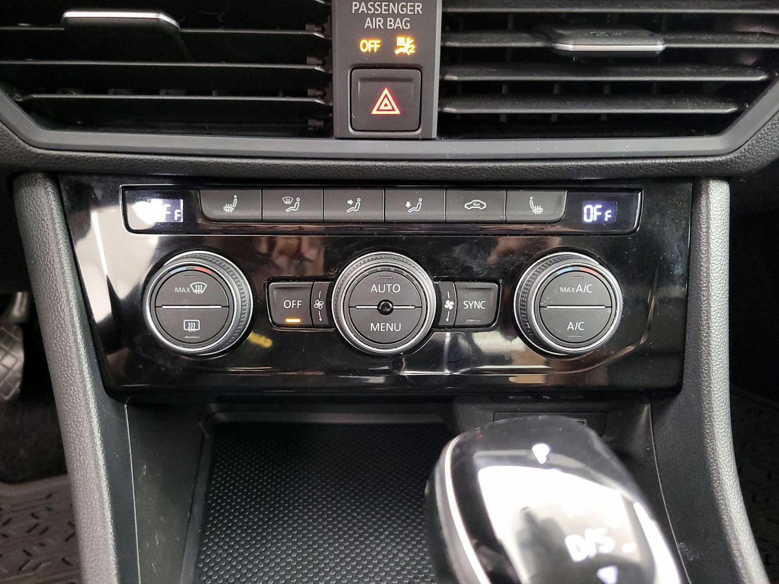 2022 Volkswagen Jetta SE - Photo 17