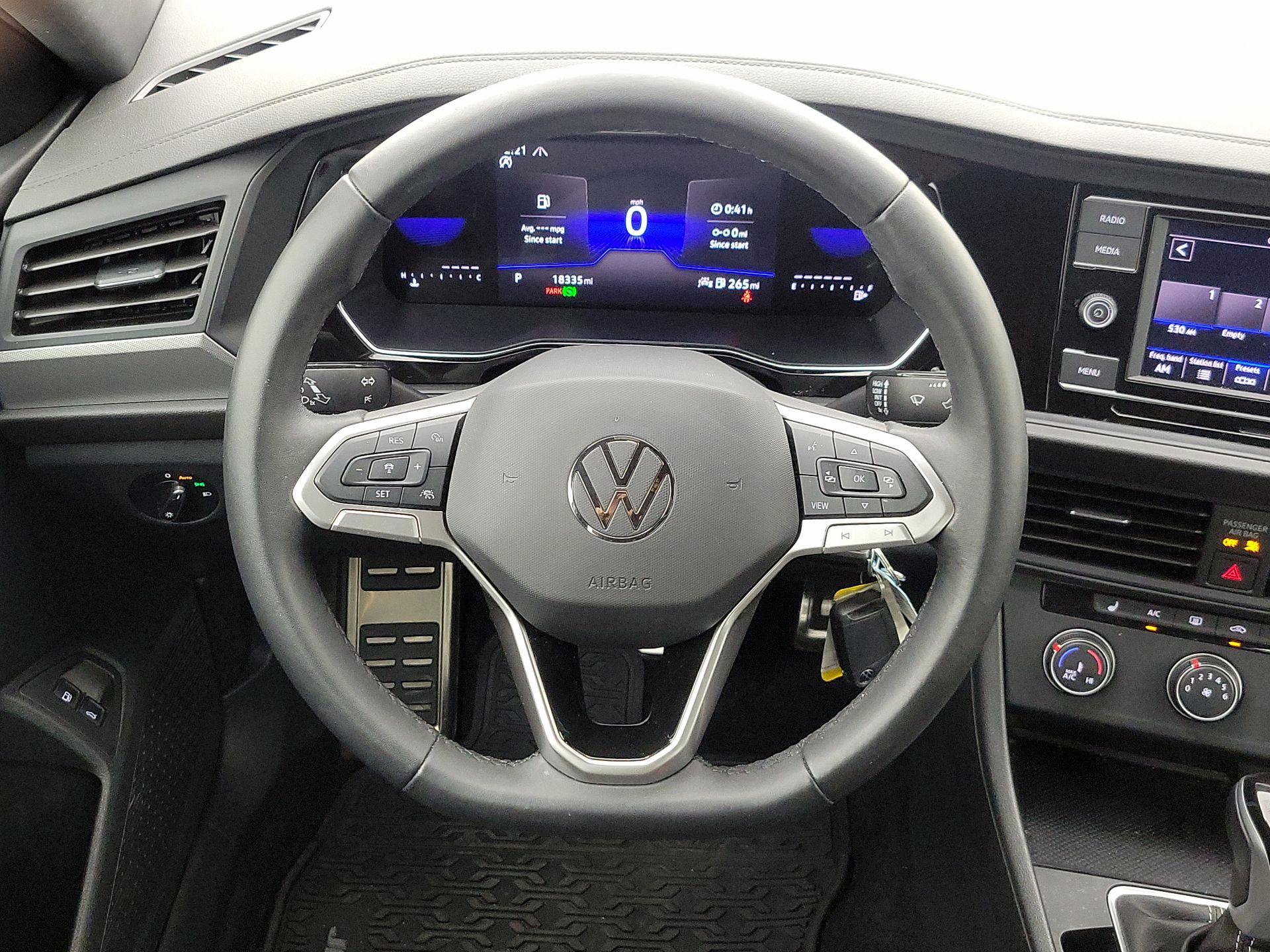 Thumbnail: 2024 Volkswagen Jetta - 10