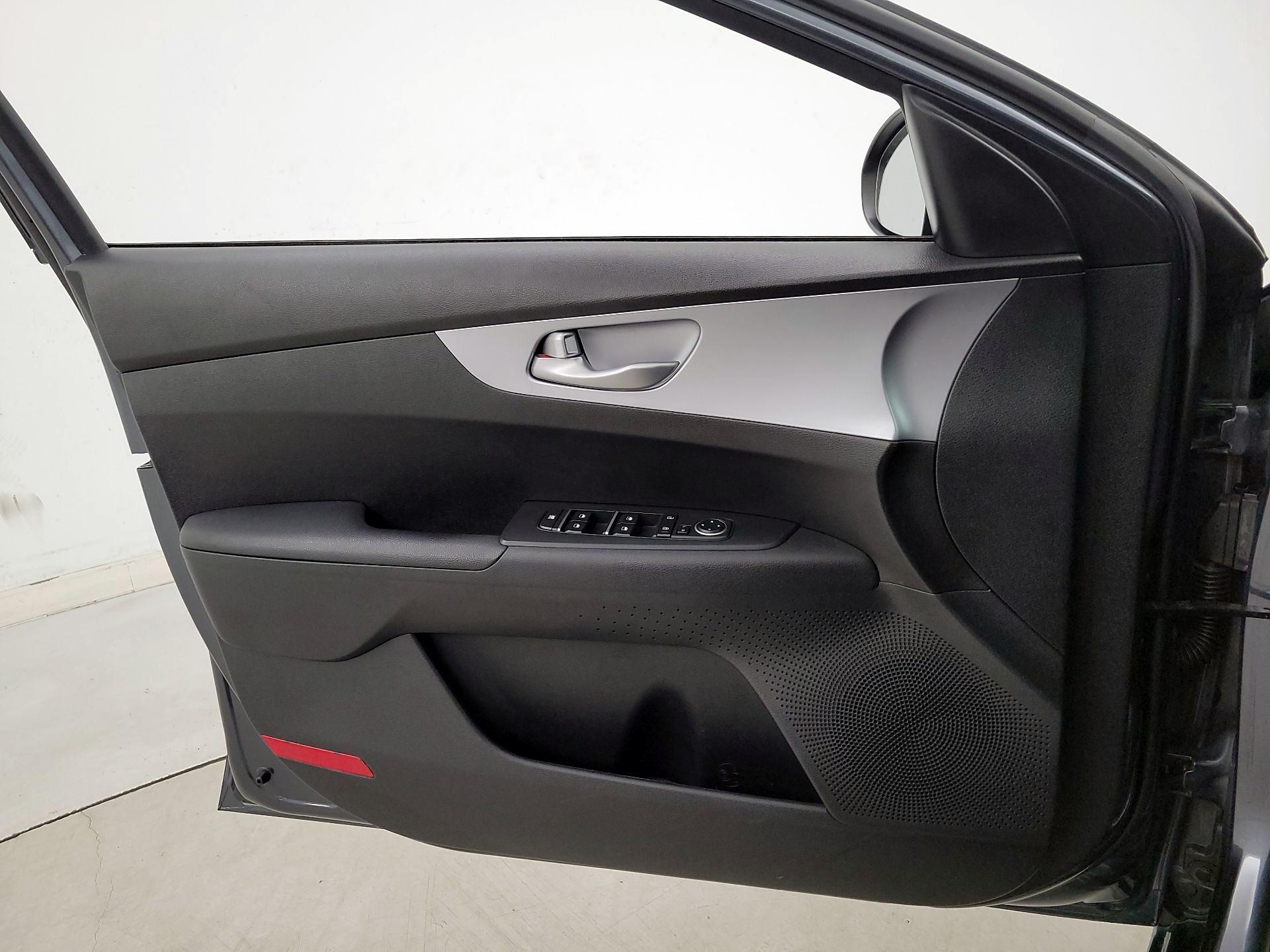 Thumbnail: 2023 Kia Forte - 12