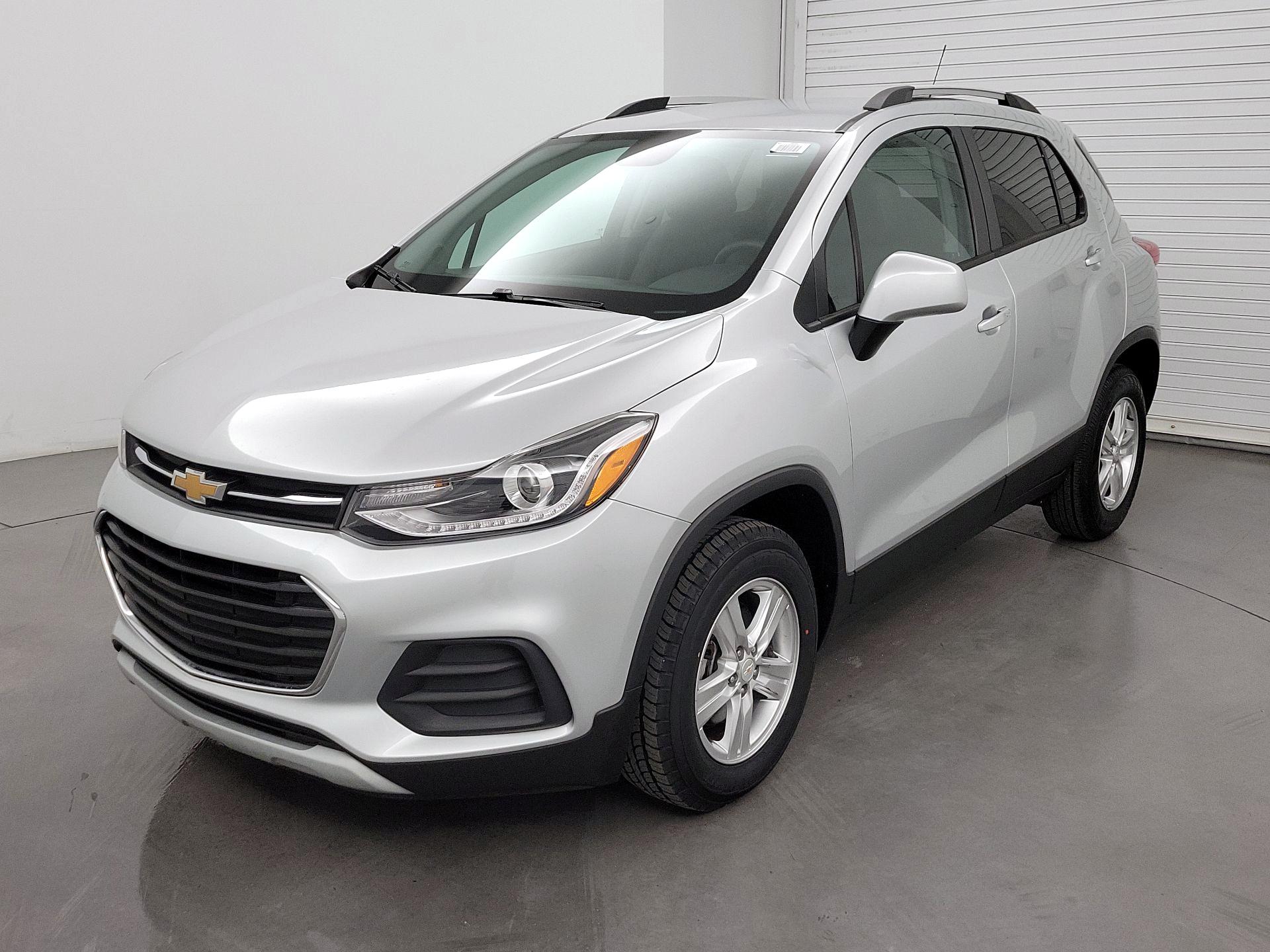 Thumbnail: 2022 Chevrolet Trax - 3
