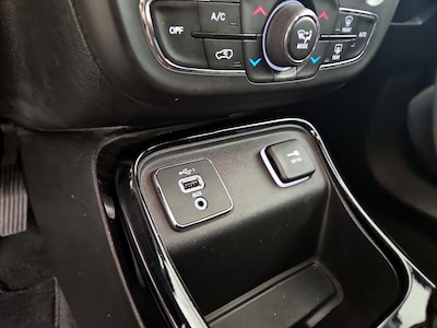 USB/AUX Ports