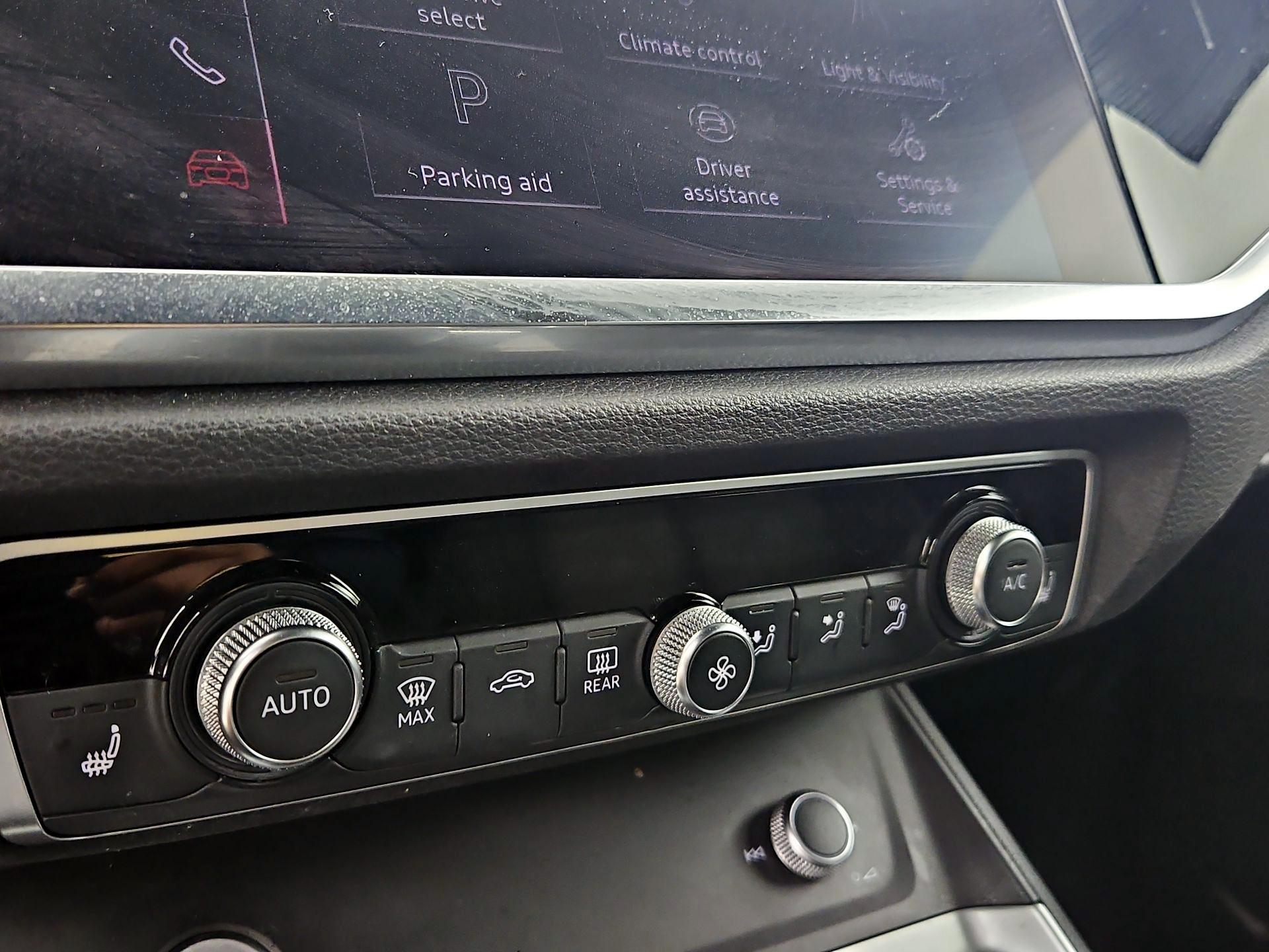 Thumbnail: 2020 Audi Q3 - 16