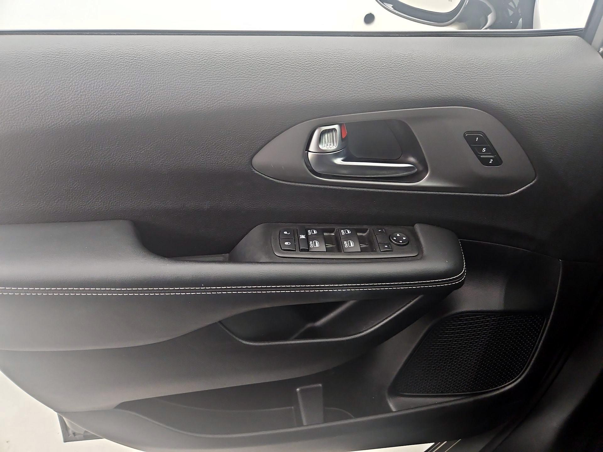 Thumbnail: 2025 Chrysler Pacifica - 12