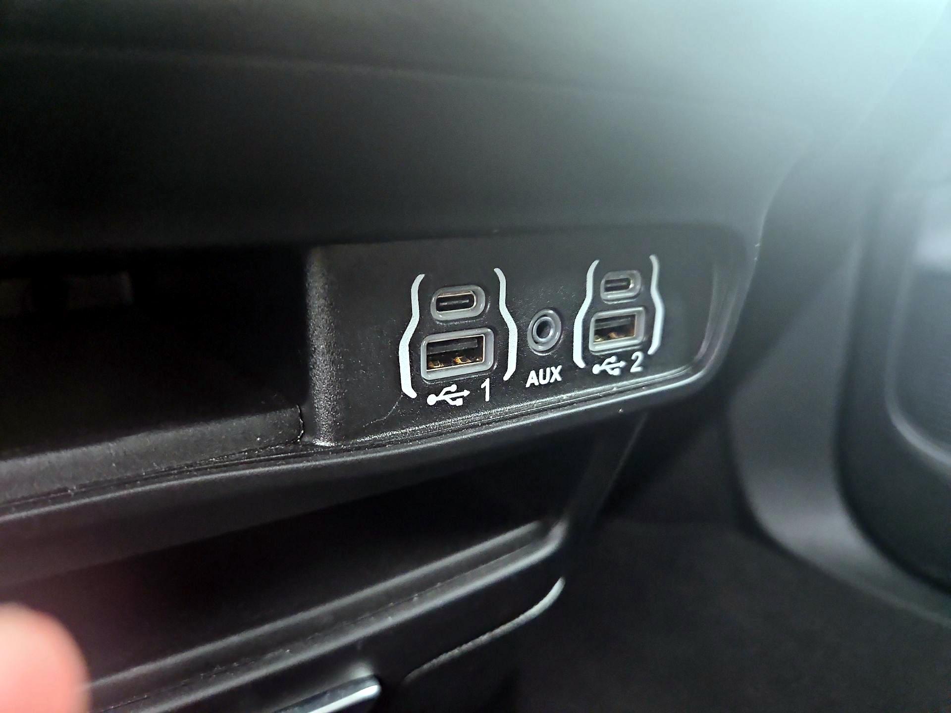 Thumbnail: 2025 Chrysler Pacifica - 18