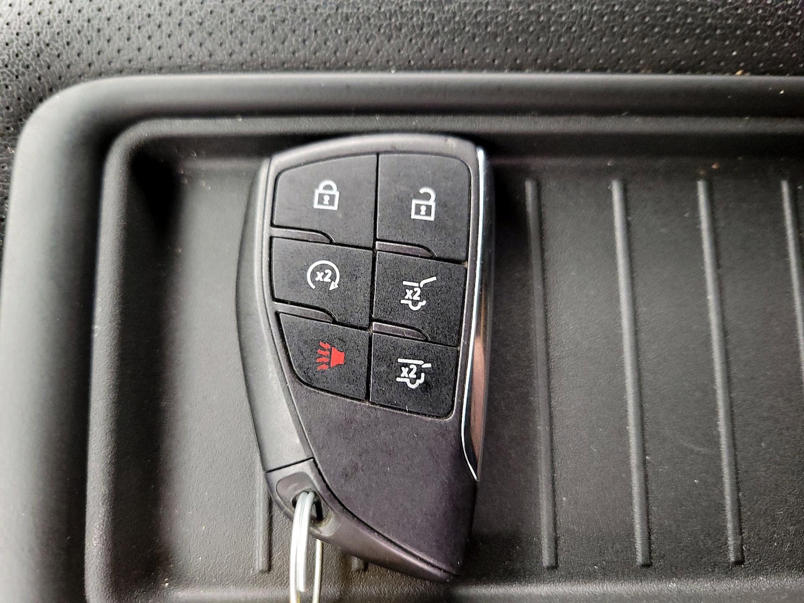 2022 GMC Yukon SLT - Photo 27