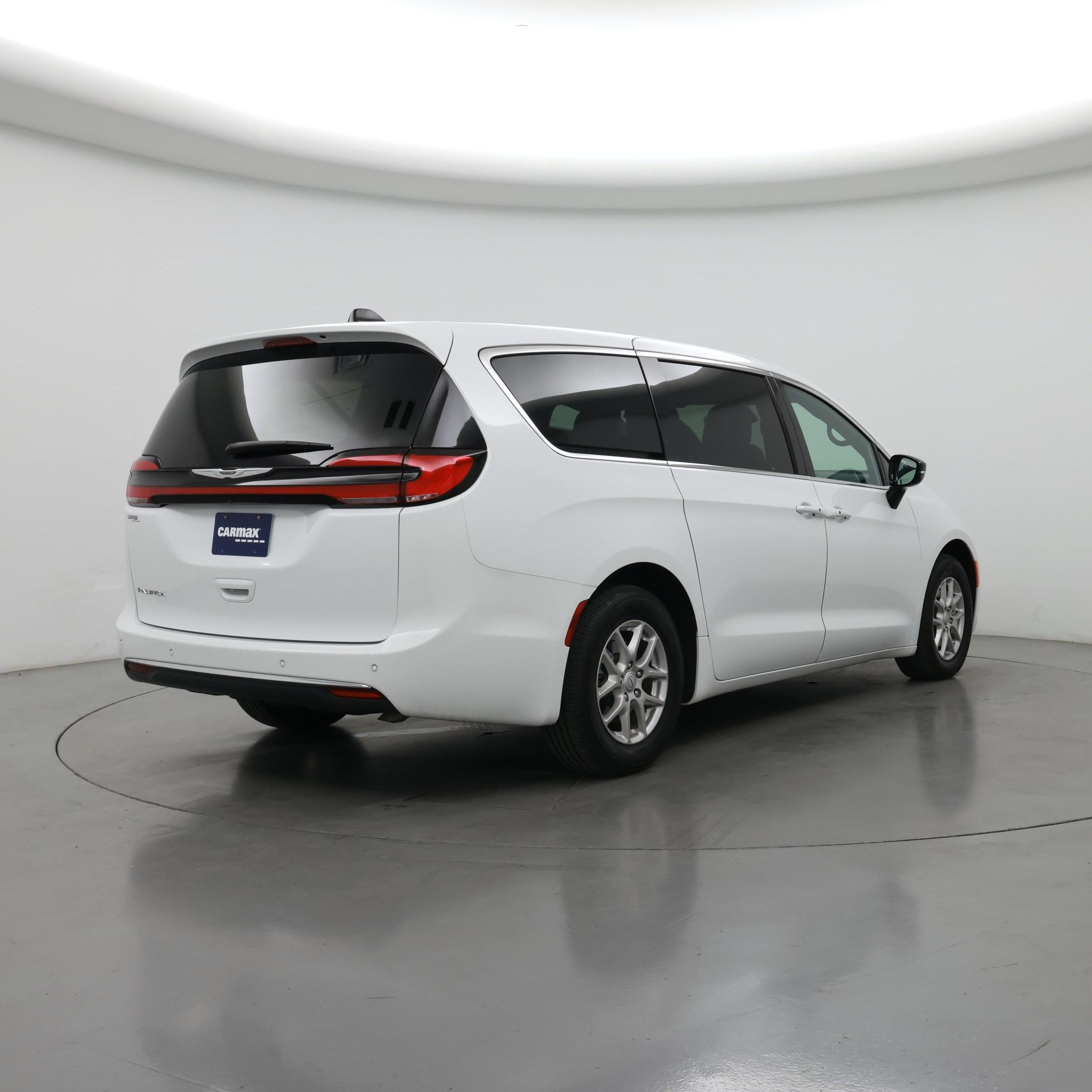 Thumbnail: 2025 Chrysler Pacifica - 8