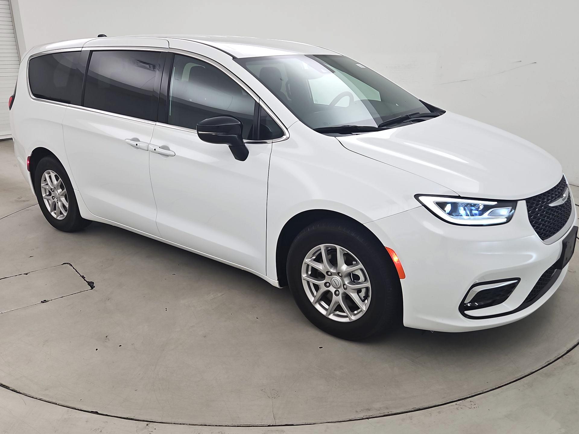 Thumbnail: 2025 Chrysler Pacifica - 1