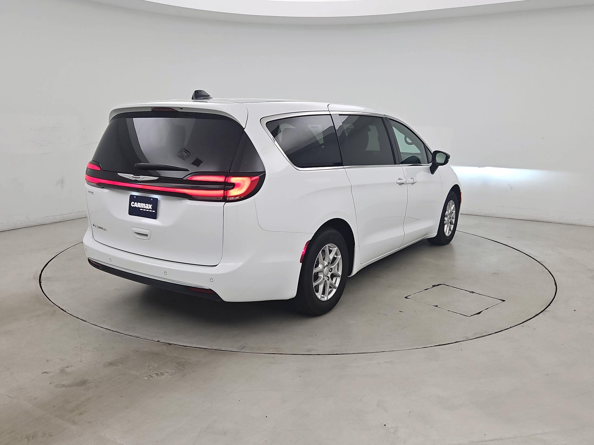 Thumbnail: 2025 Chrysler Pacifica - 5
