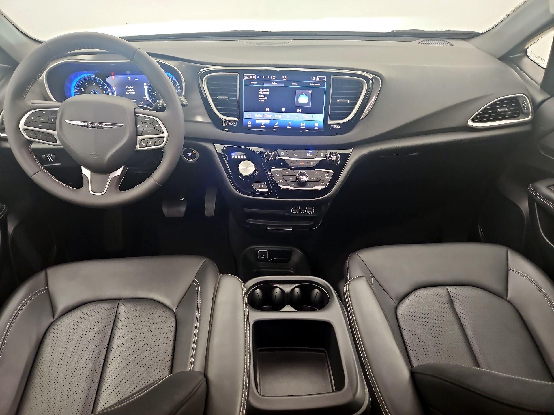 Thumbnail: 2025 Chrysler Pacifica - 8