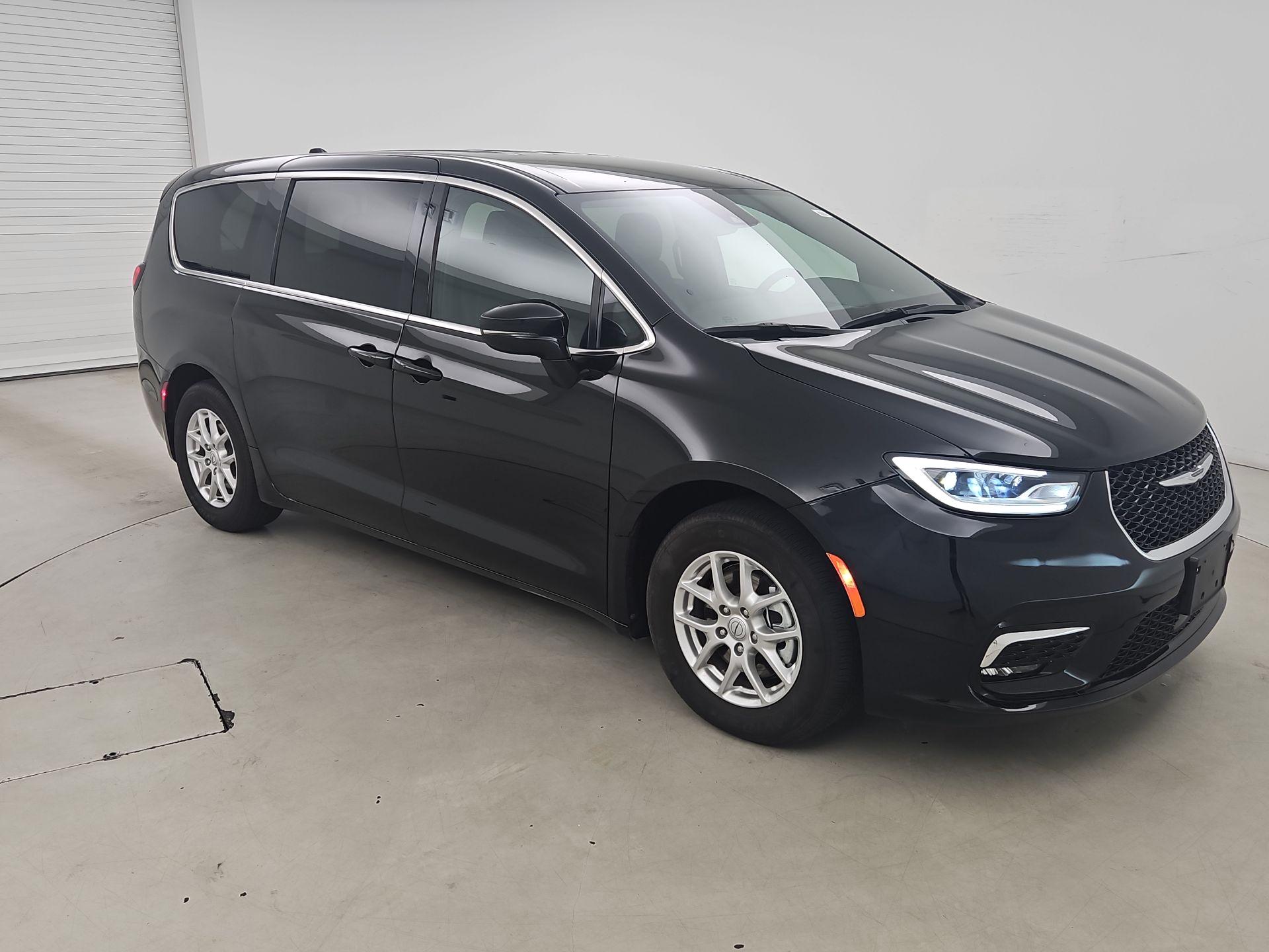 Thumbnail: 2025 Chrysler Pacifica - 1