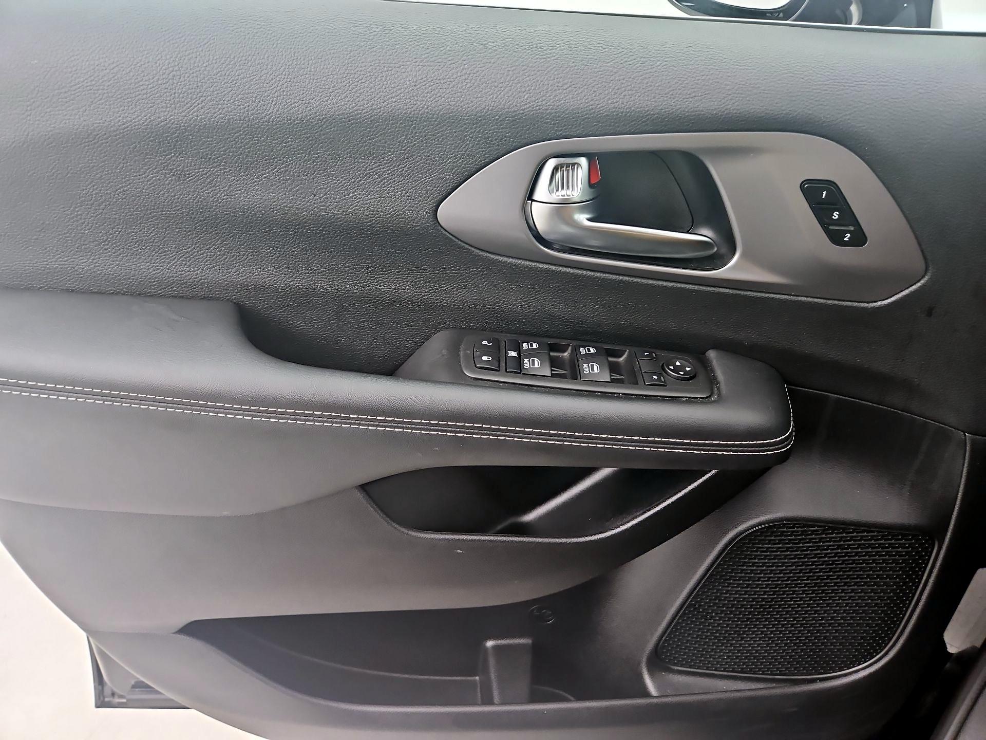 Thumbnail: 2025 Chrysler Pacifica - 10