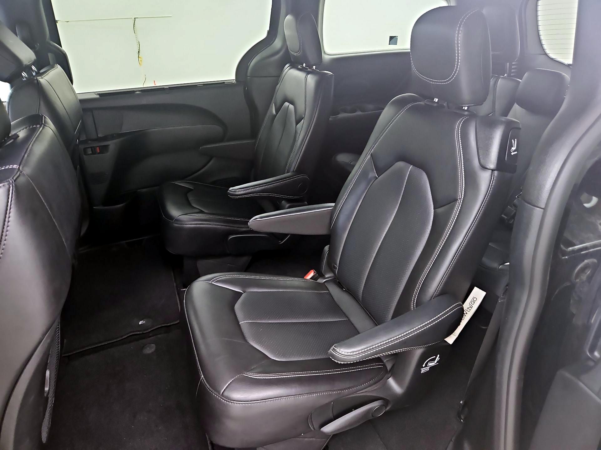 Thumbnail: 2025 Chrysler Pacifica - 17